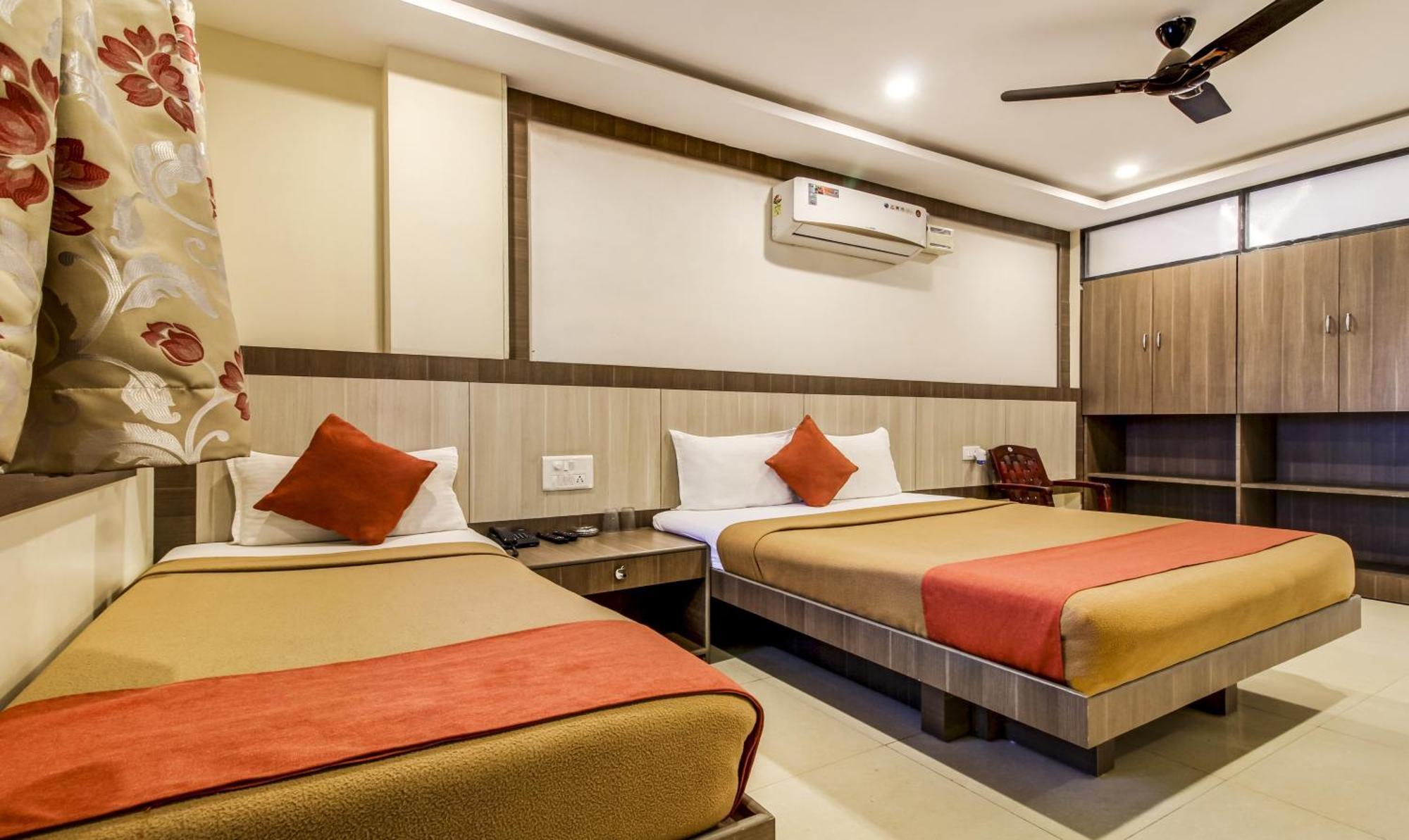 Hotel Neem Tree Hyderabad Airport シャムシャバード エクステリア 写真