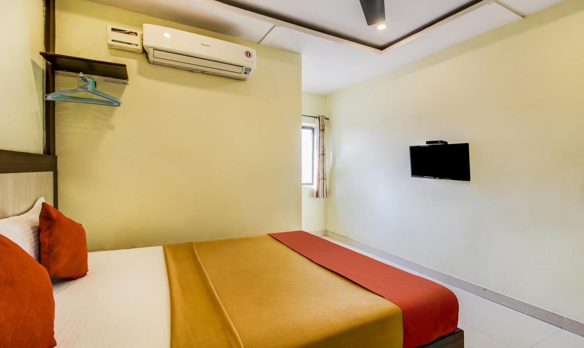 Hotel Neem Tree Hyderabad Airport シャムシャバード エクステリア 写真