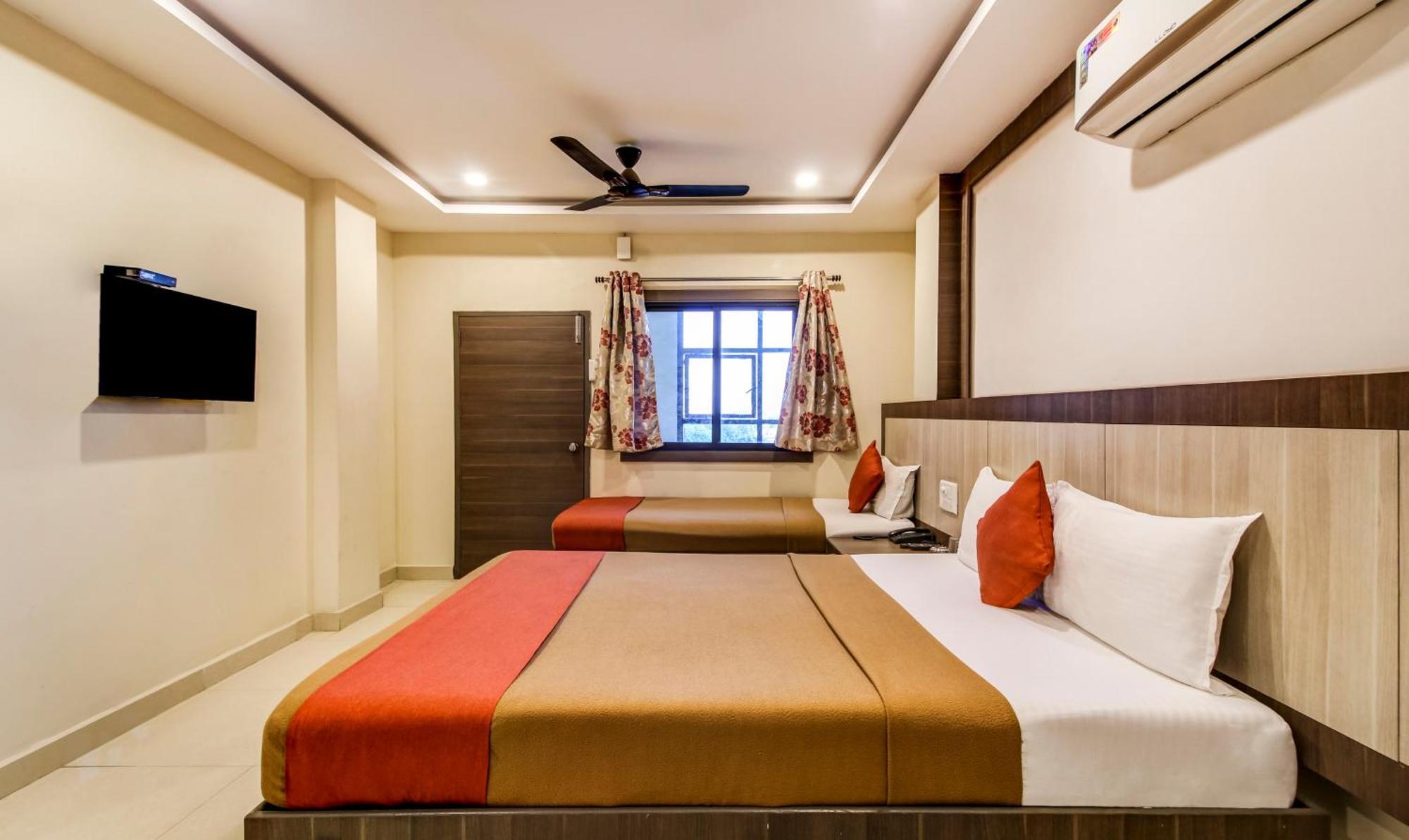 Hotel Neem Tree Hyderabad Airport シャムシャバード エクステリア 写真