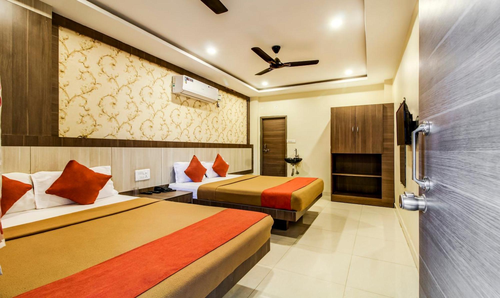 Hotel Neem Tree Hyderabad Airport シャムシャバード エクステリア 写真
