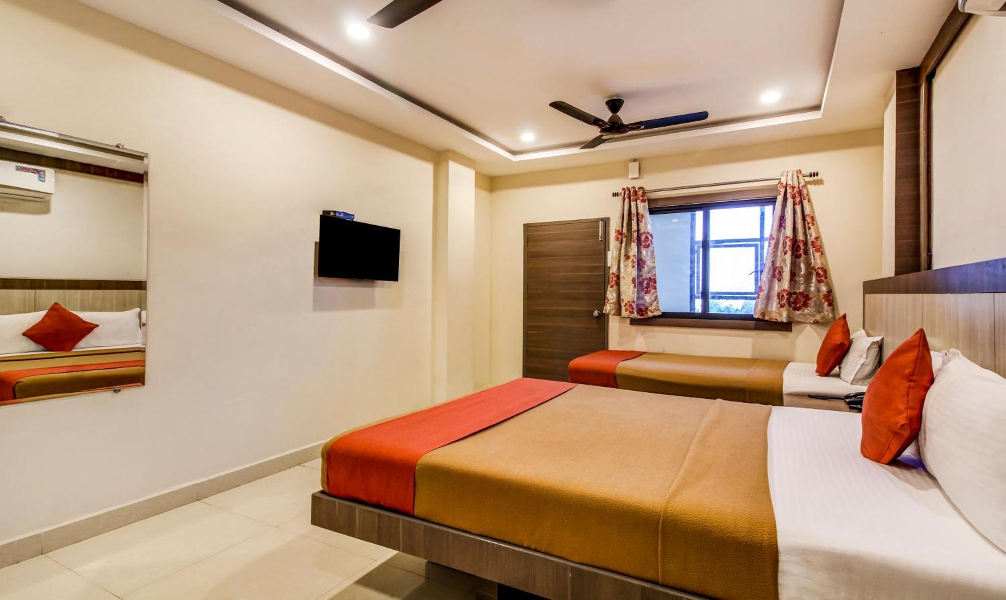 Hotel Neem Tree Hyderabad Airport シャムシャバード エクステリア 写真