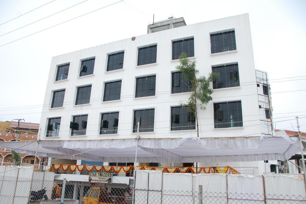 Hotel Neem Tree Hyderabad Airport シャムシャバード エクステリア 写真