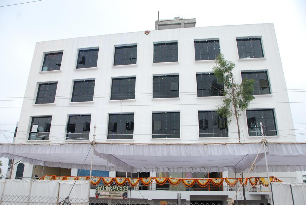 Hotel Neem Tree Hyderabad Airport シャムシャバード エクステリア 写真