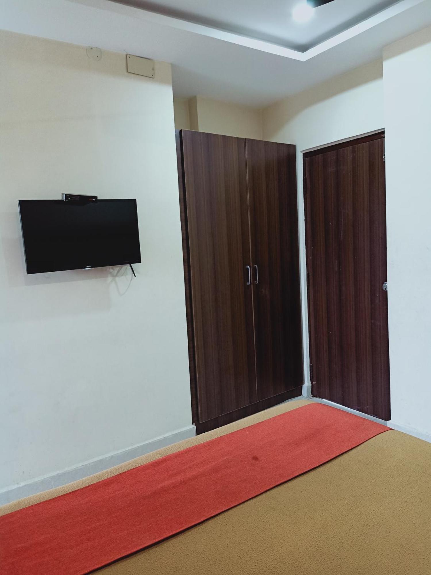 Hotel Neem Tree Hyderabad Airport シャムシャバード エクステリア 写真