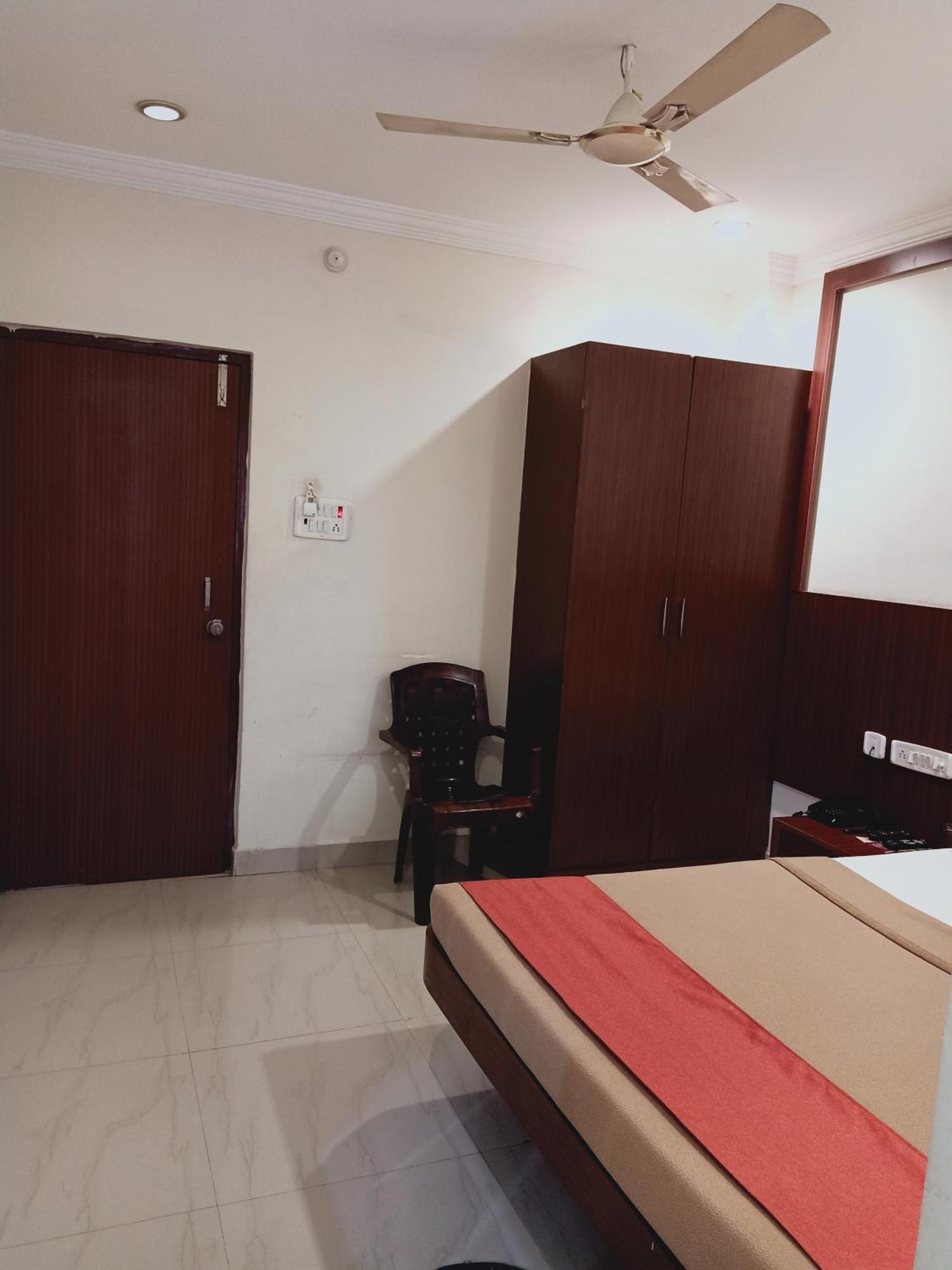 Hotel Neem Tree Hyderabad Airport シャムシャバード エクステリア 写真
