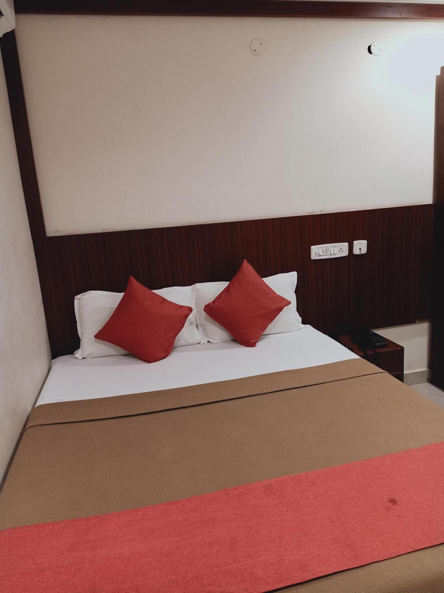 Hotel Neem Tree Hyderabad Airport シャムシャバード エクステリア 写真