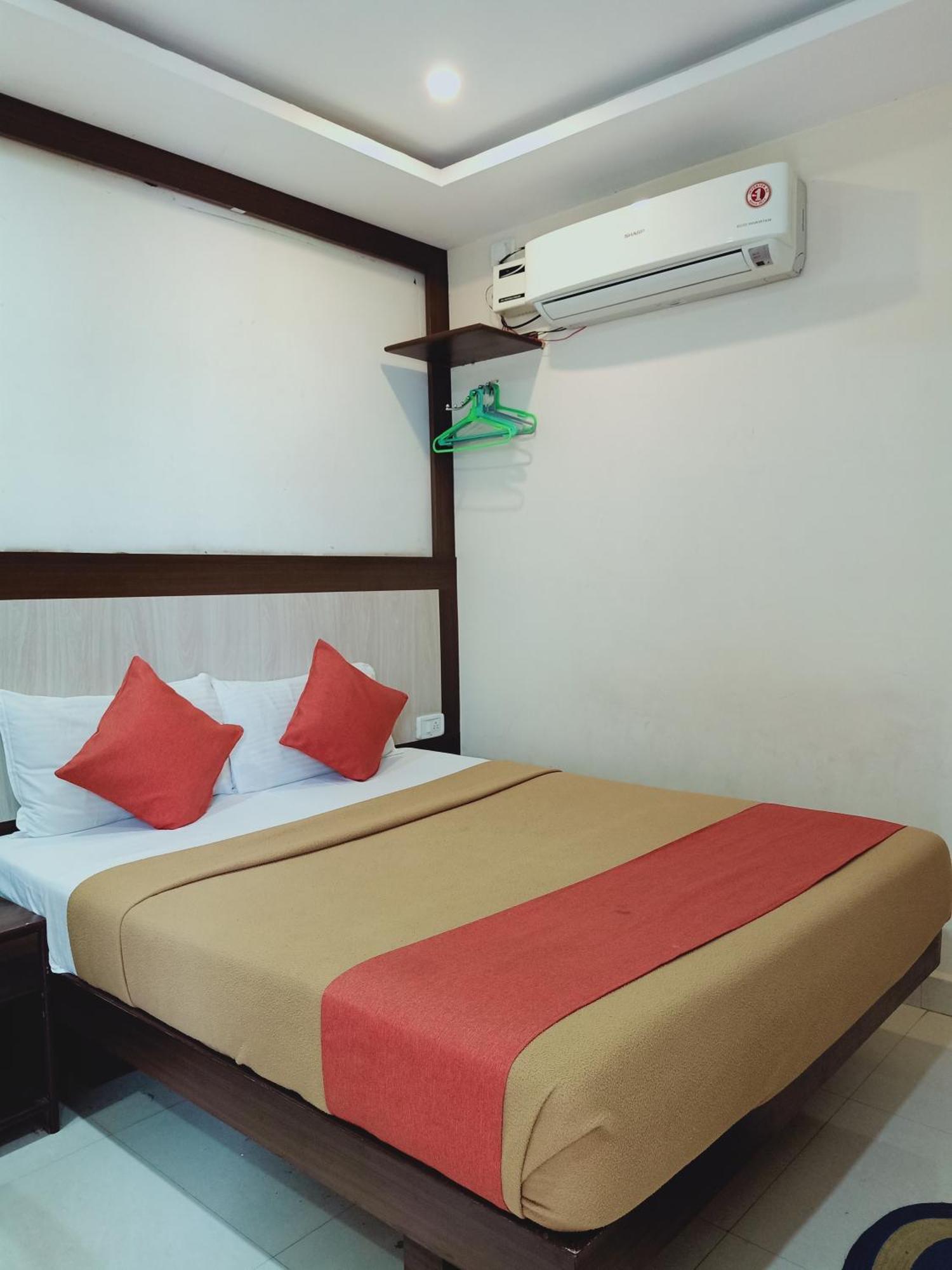 Hotel Neem Tree Hyderabad Airport シャムシャバード エクステリア 写真