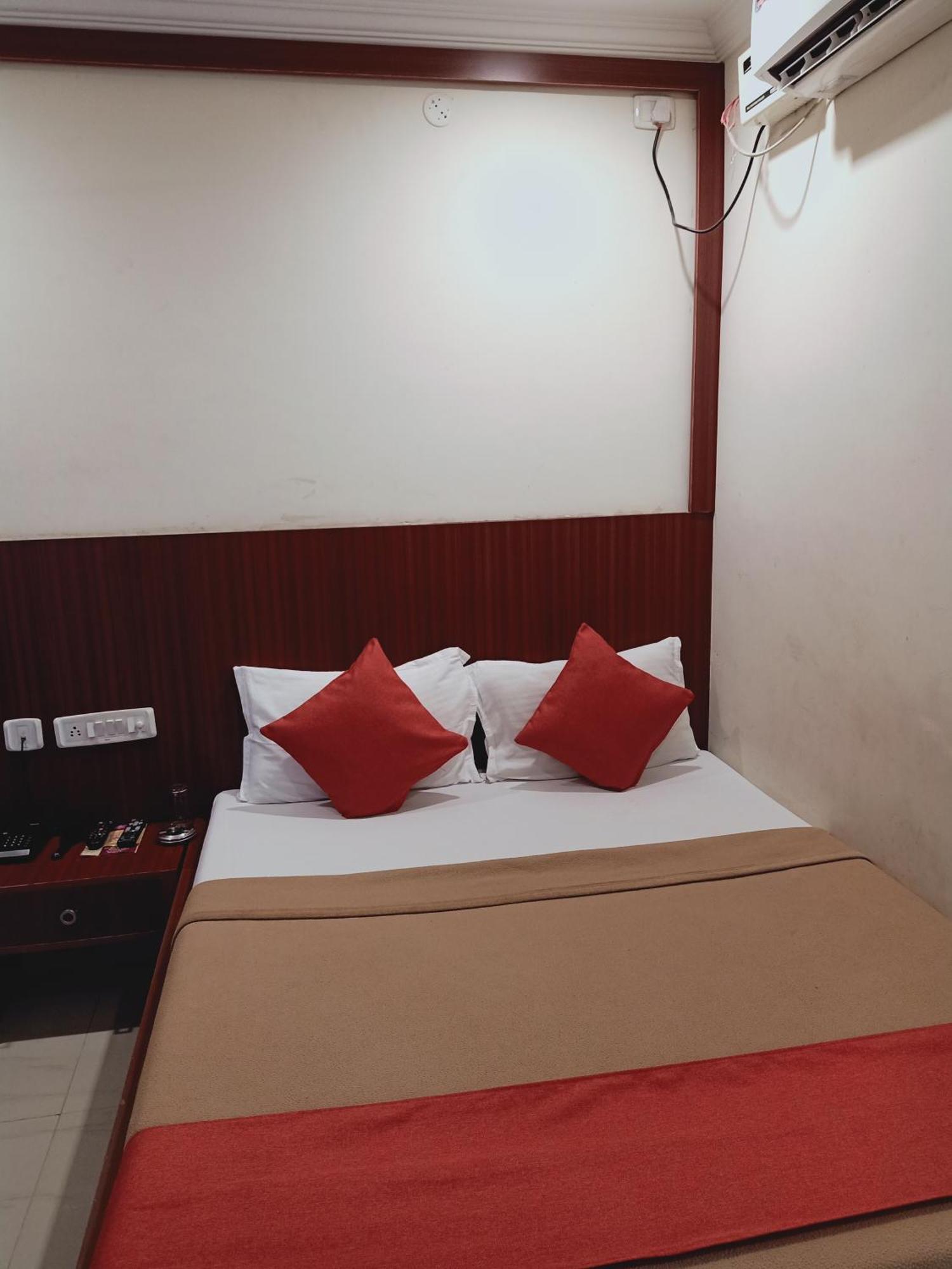 Hotel Neem Tree Hyderabad Airport シャムシャバード エクステリア 写真