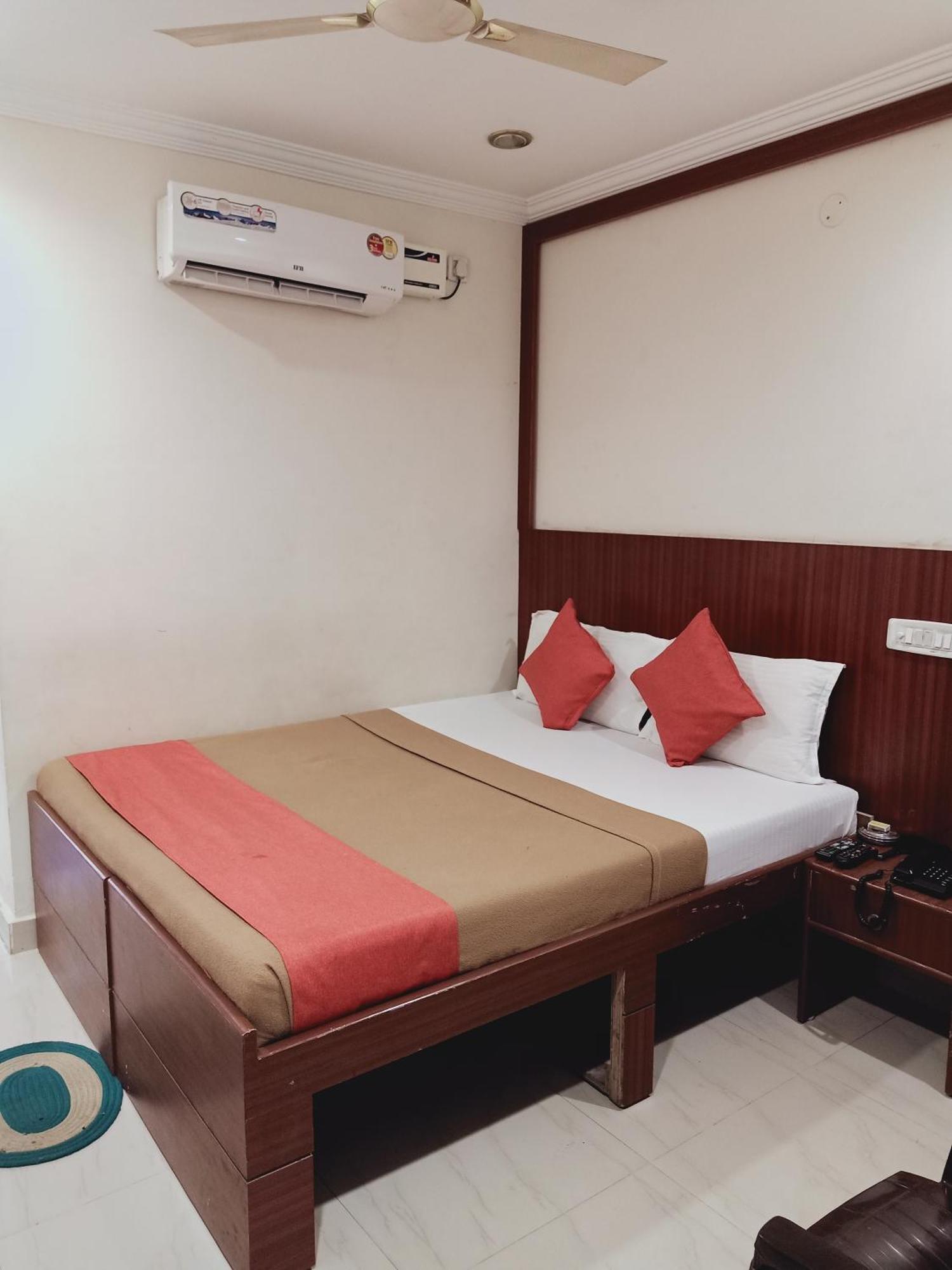 Hotel Neem Tree Hyderabad Airport シャムシャバード エクステリア 写真