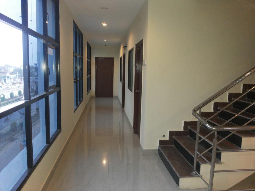 Hotel Neem Tree Hyderabad Airport シャムシャバード エクステリア 写真